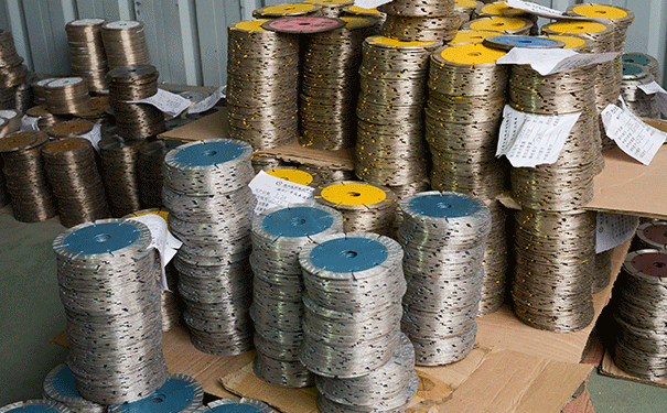 邊緣燒結(jié)金剛石鋸片該如何選擇刀頭部分？