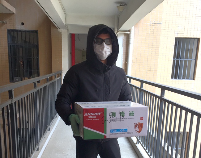 湖北昌利的這個普通家庭，一家三口都是志愿者