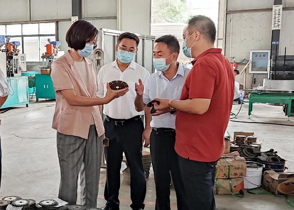 鄂州市委常委、統(tǒng)戰(zhàn)部部長鄒霞一行蒞臨昌利公司調(diào)研指導(dǎo)