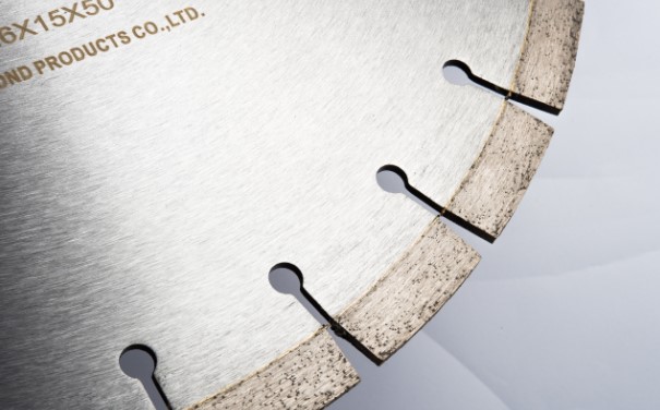 花崗石鋸片的這些使用細(xì)節(jié)，不注意將會影響花崗石切割的平整度!