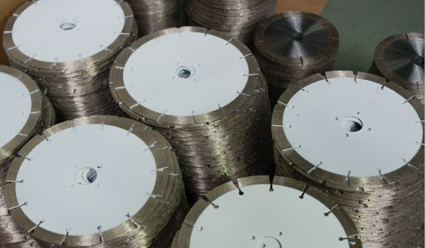 用什么方法可以提高石材鋸片的鋒利度呢？