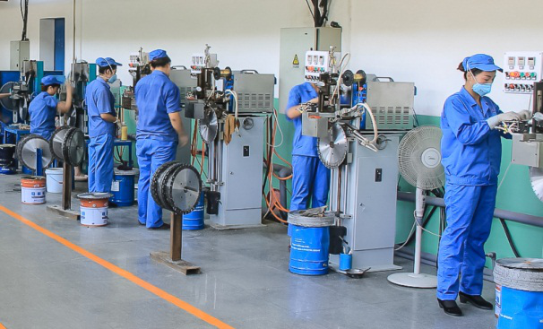 中國石材成品質(zhì)量不高，原因可以歸結(jié)為金剛石鋸片及設(shè)備不先進(jìn)！