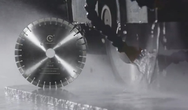 那些金剛石切割片加工過的石材出現(xiàn)泛堿是什么原因？