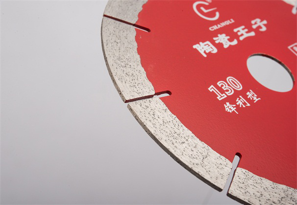 我國瓷磚切割片加工的瓷磚外墻在發(fā)展中有哪些阻礙性問題呢？