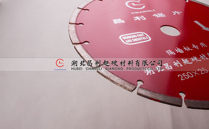 切花崗巖要用專業(yè)的鋸片,為什么花崗石這么硬？