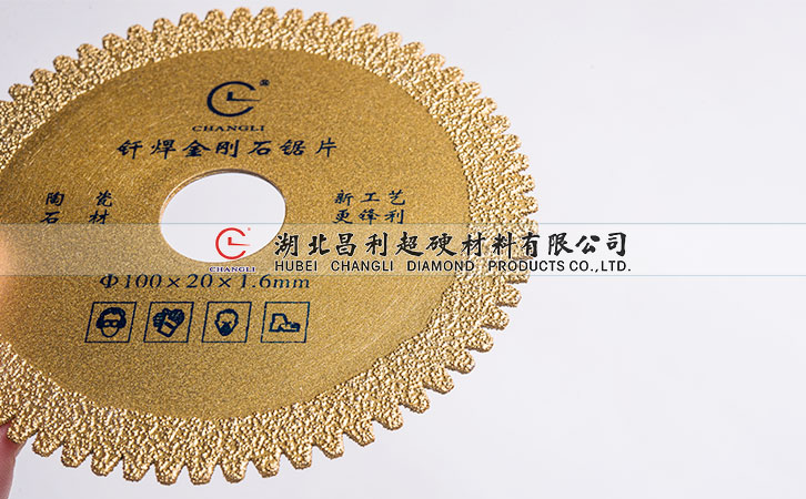 這方法有利于防止金剛石鋸片的偏差，從而提高石材加工質(zhì)量